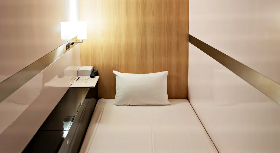 modern tokyo capsule hotel rooms